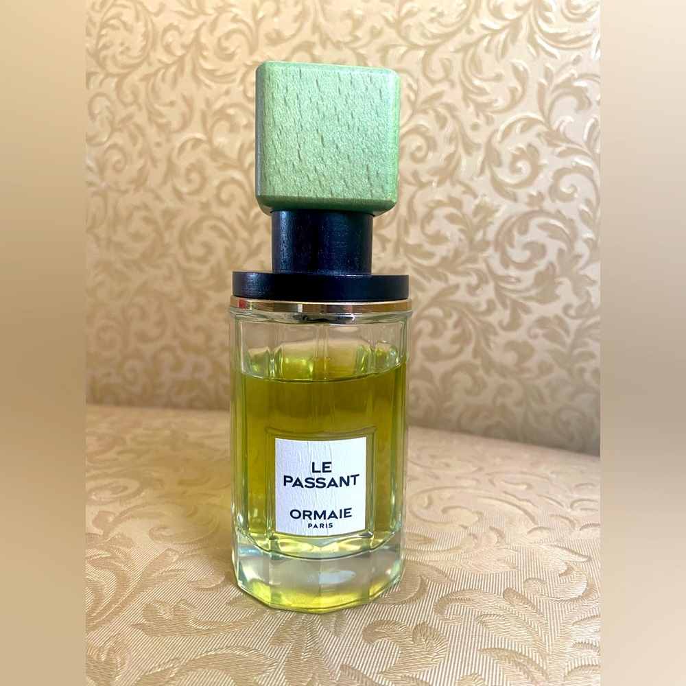 Le Passant by Ormaie. Tester, rarely used, so much left! Retails for $230-$300.